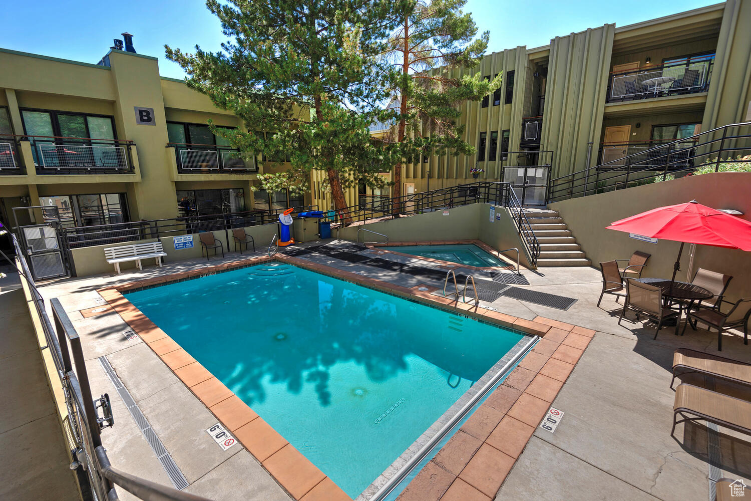 1482 EMPIRE AVE #115