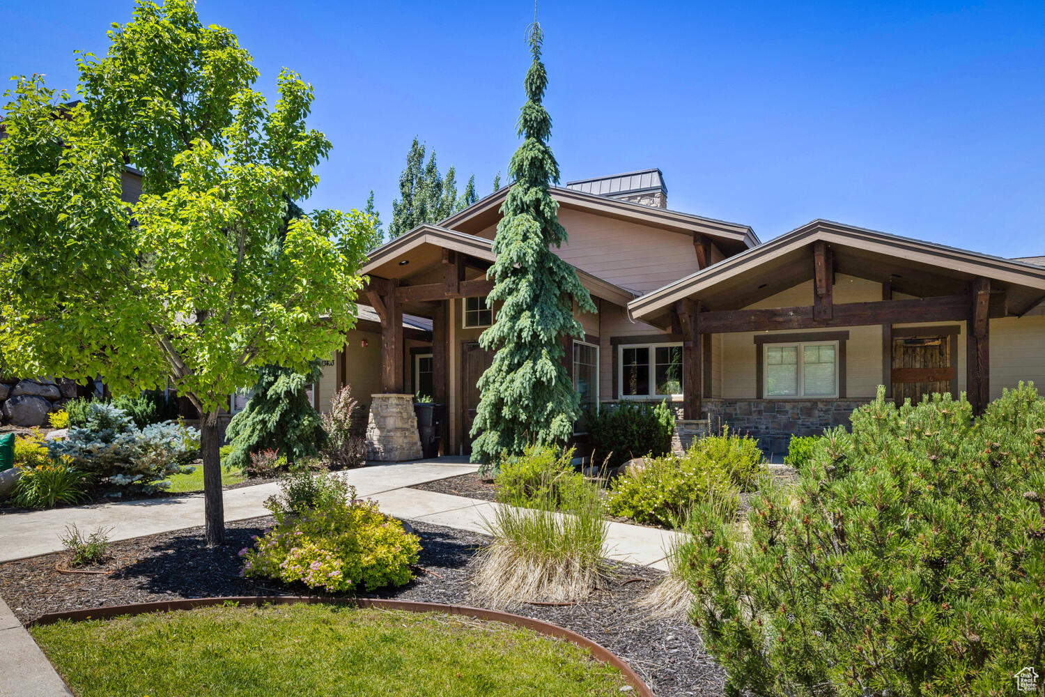 1043 W ABIGAIL DR