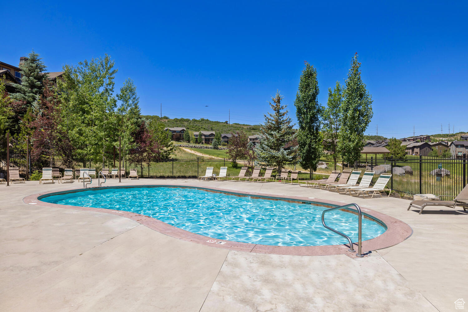 1043 W ABIGAIL DR