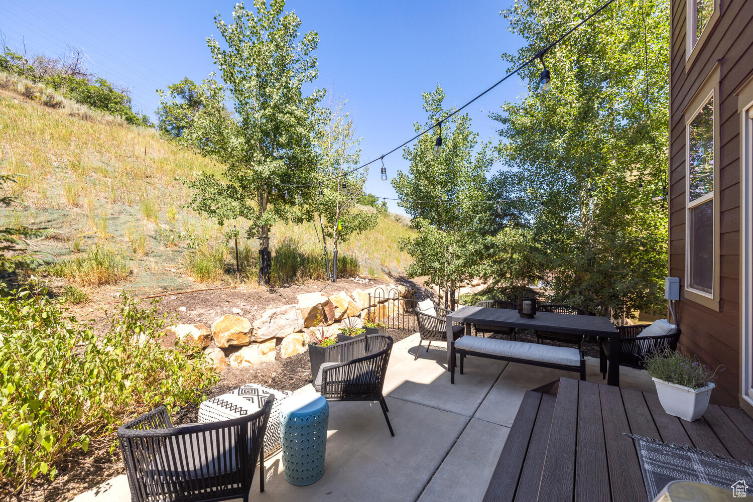 1043 W ABIGAIL DR