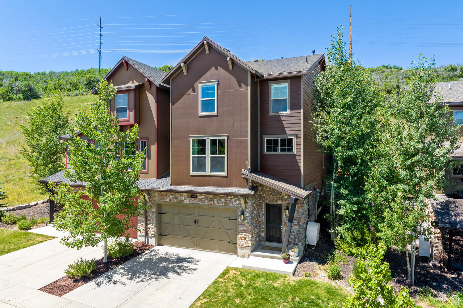 1043 W ABIGAIL DR