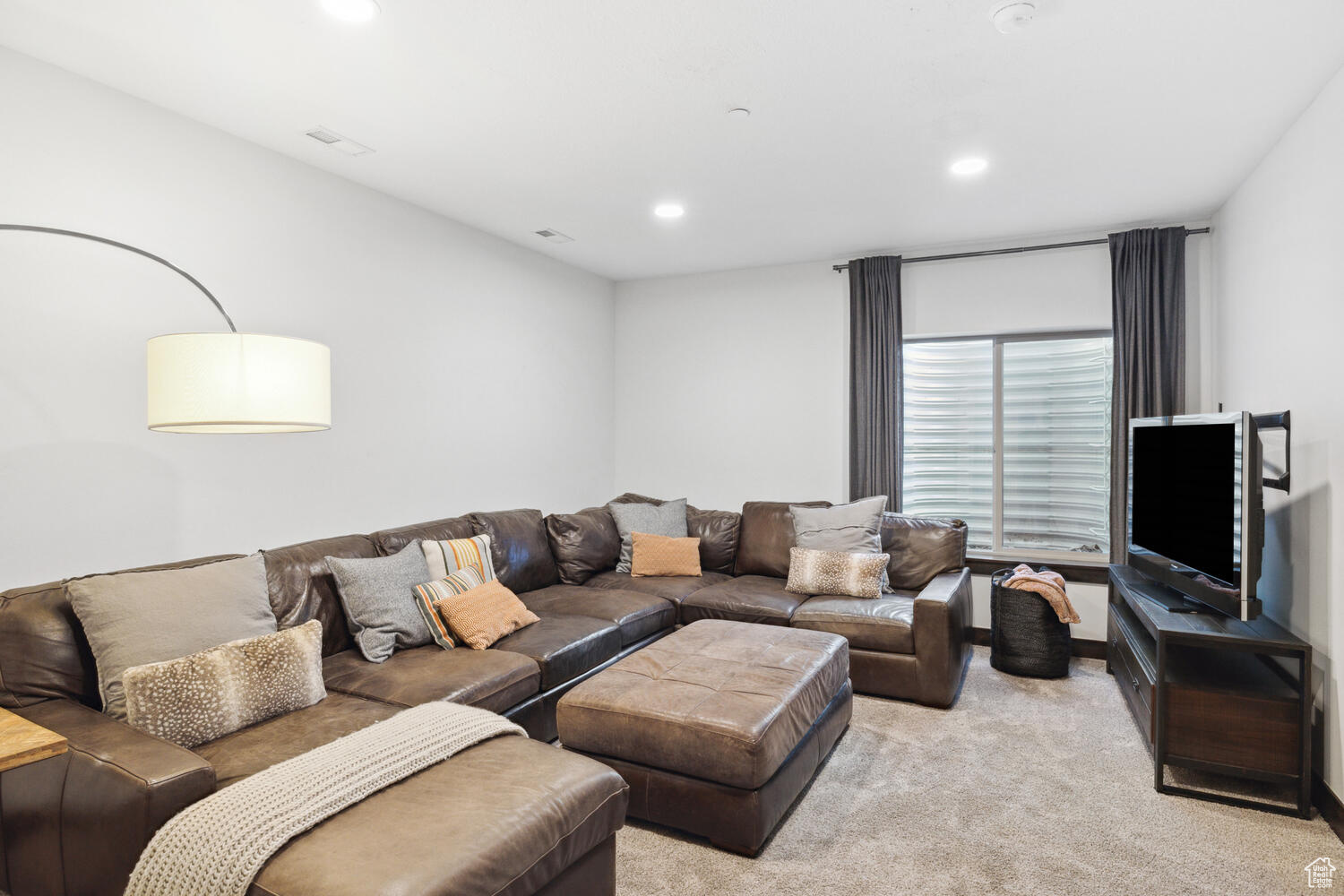 1043 W ABIGAIL DR