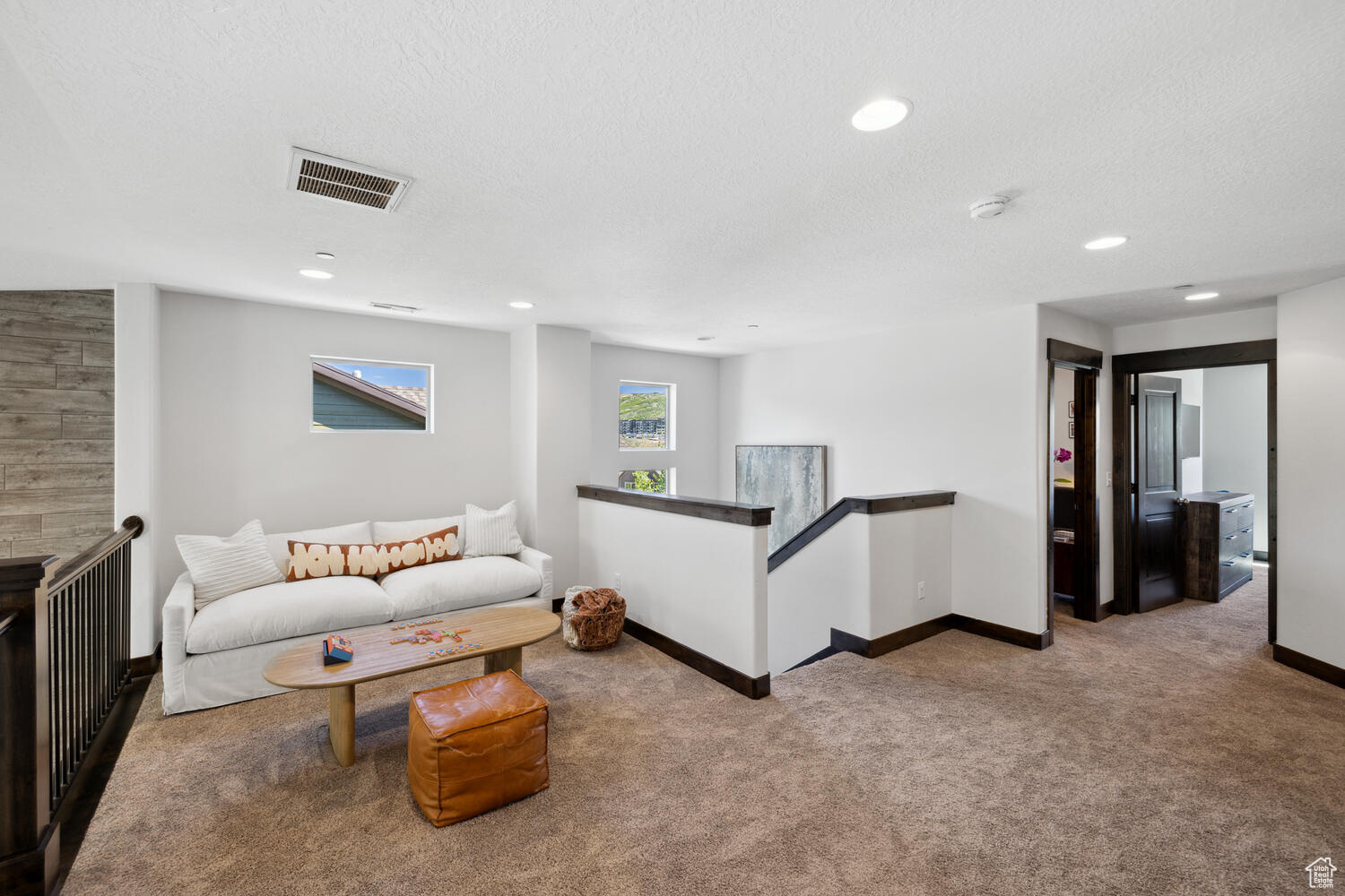 1043 W ABIGAIL DR