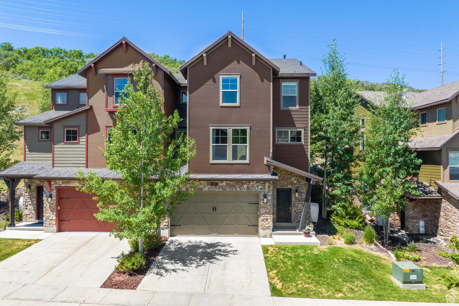 1043 W ABIGAIL DR