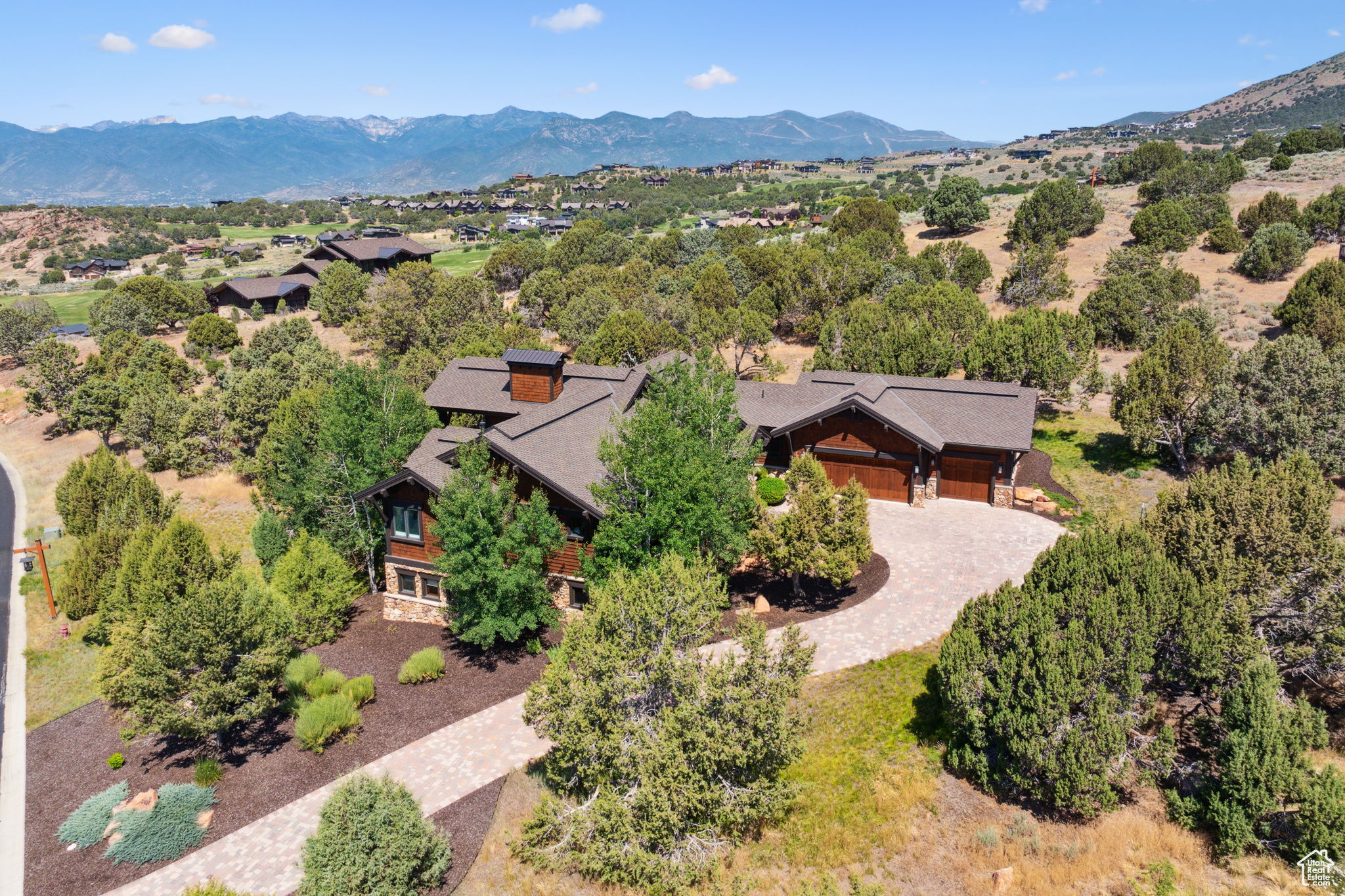 3101 E HORSE CIR