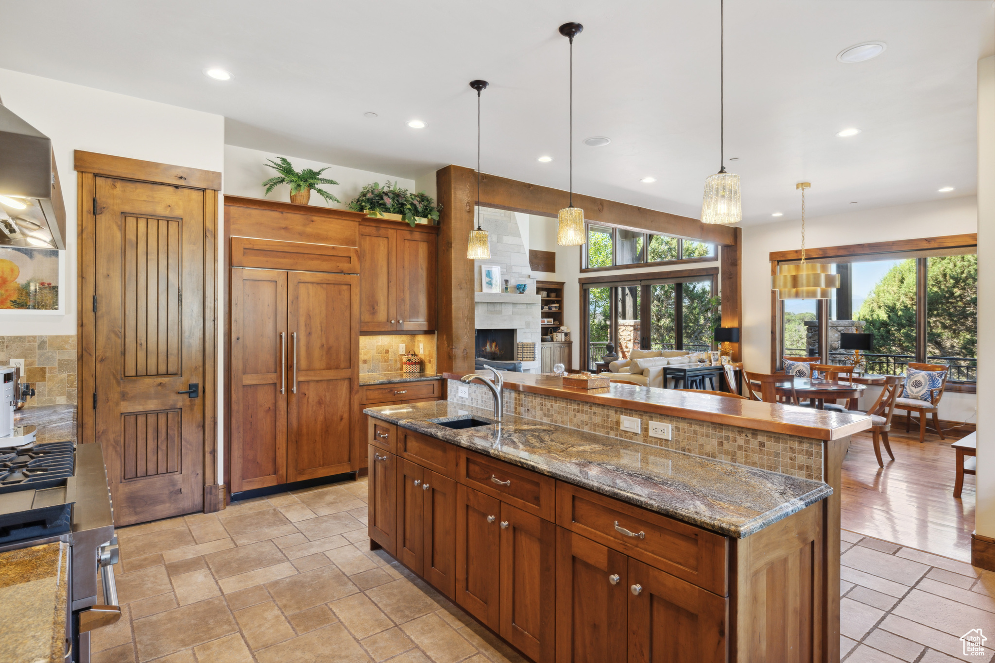 3101 E HORSE CIR