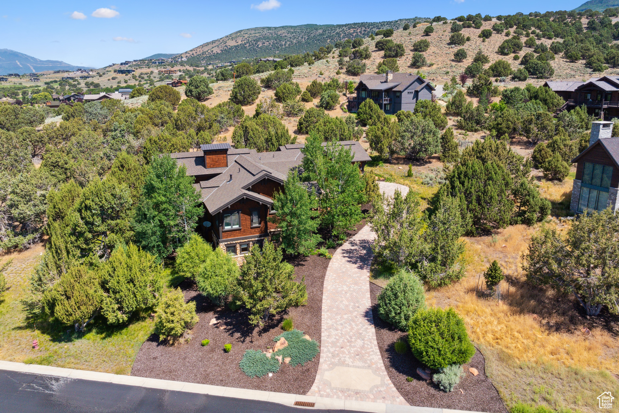 3101 E HORSE CIR
