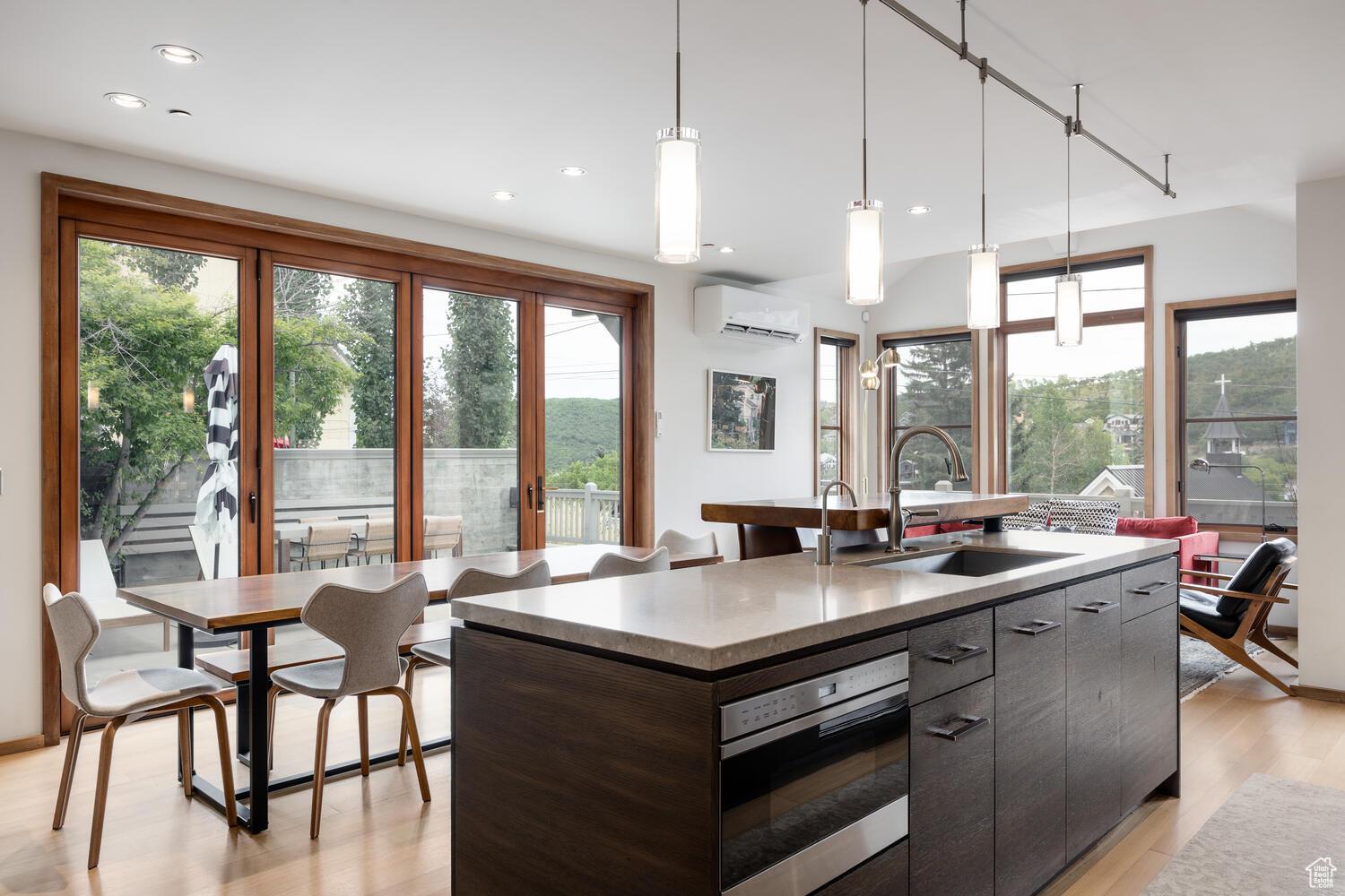 119 WOODSIDE AVE