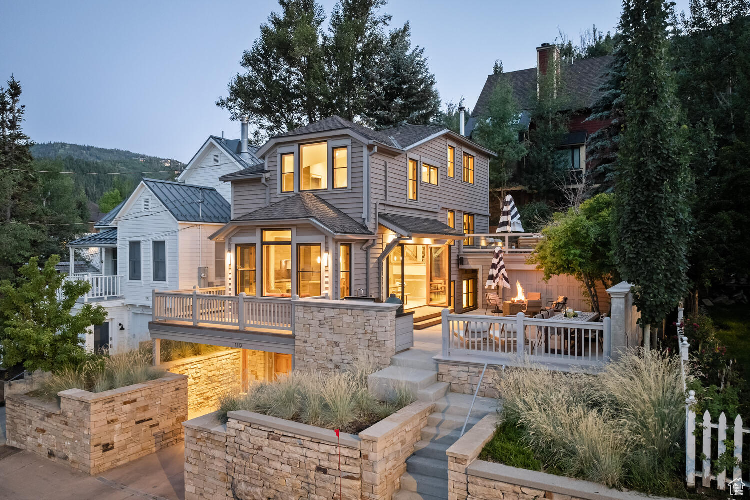 119 WOODSIDE AVE