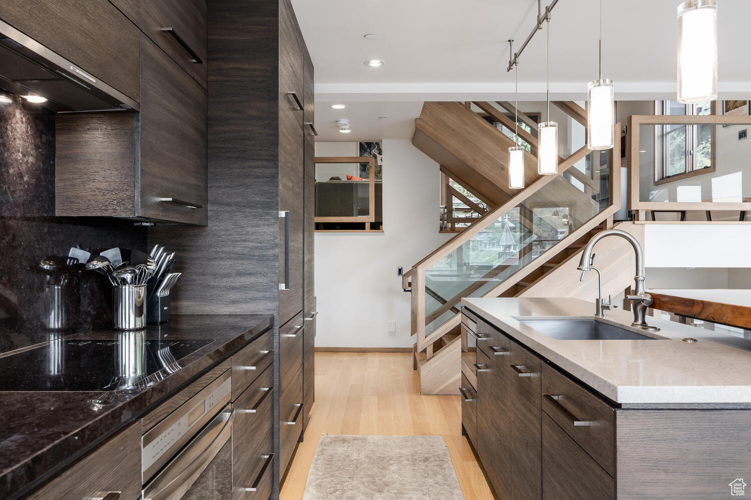 119 WOODSIDE AVE