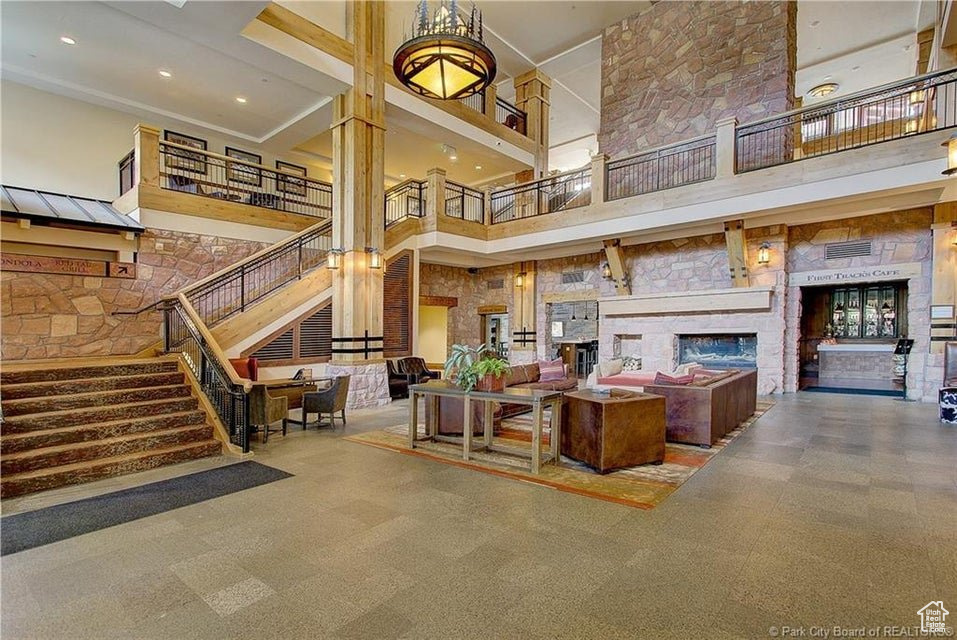 3855 GRAND SUMMIT DR #253 Q2