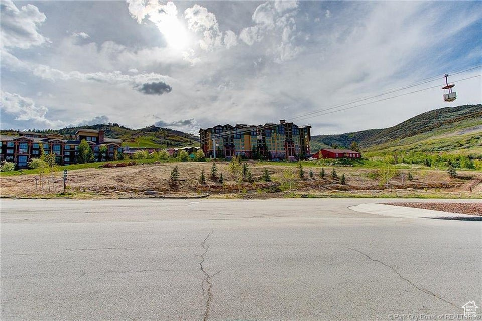 3855 GRAND SUMMIT DR #253 Q2