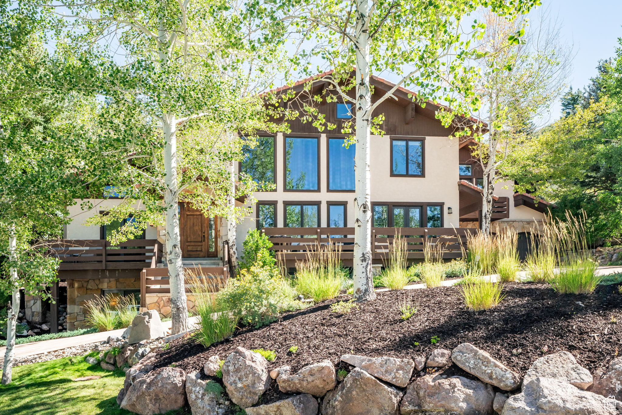 2540 QUEEN ESTHER DR