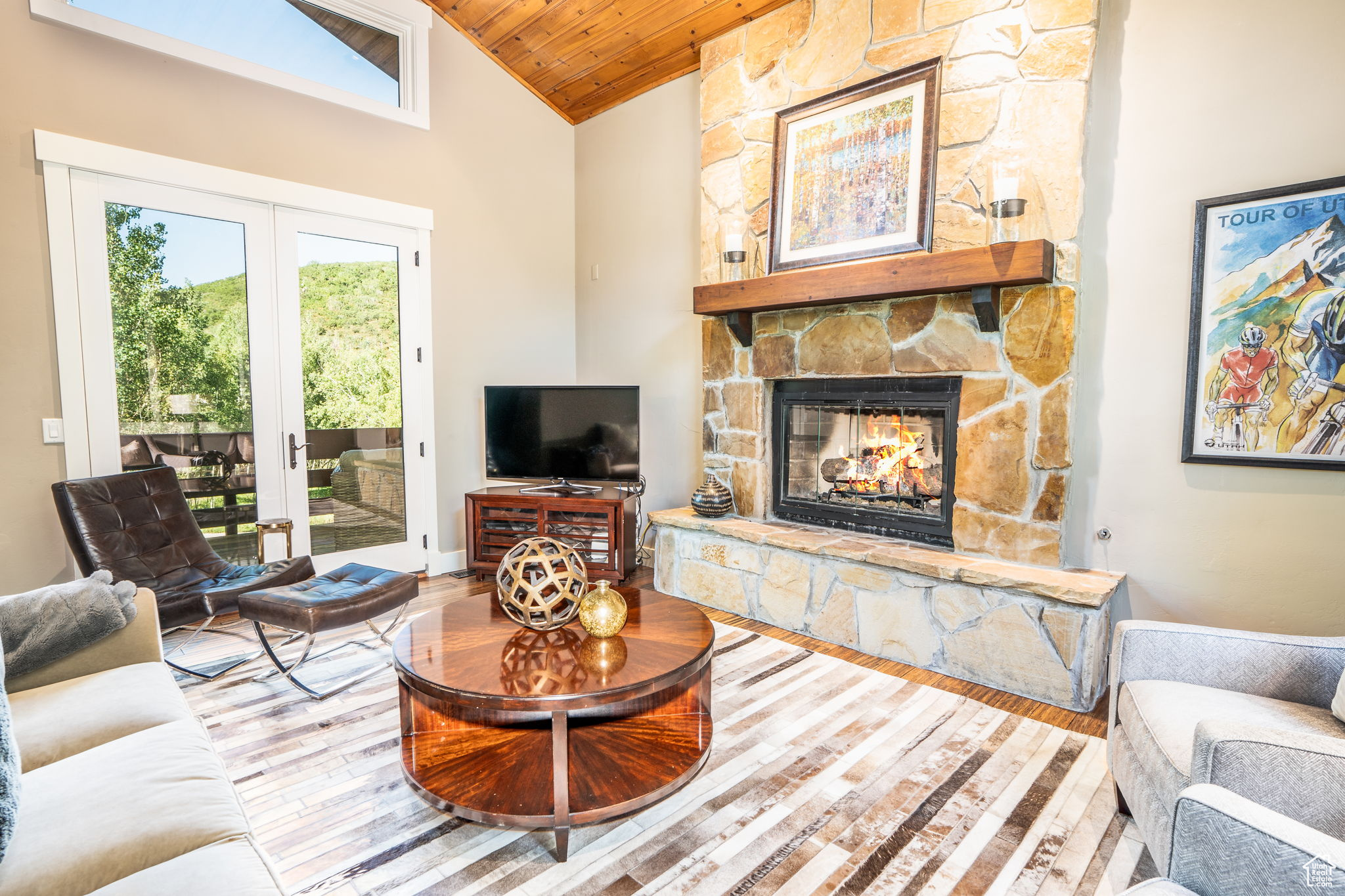2540 QUEEN ESTHER DR