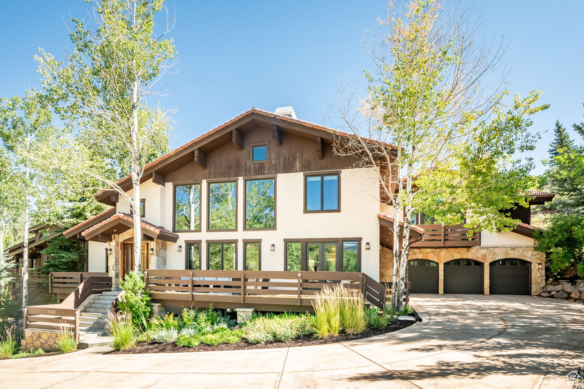 2540 QUEEN ESTHER DR