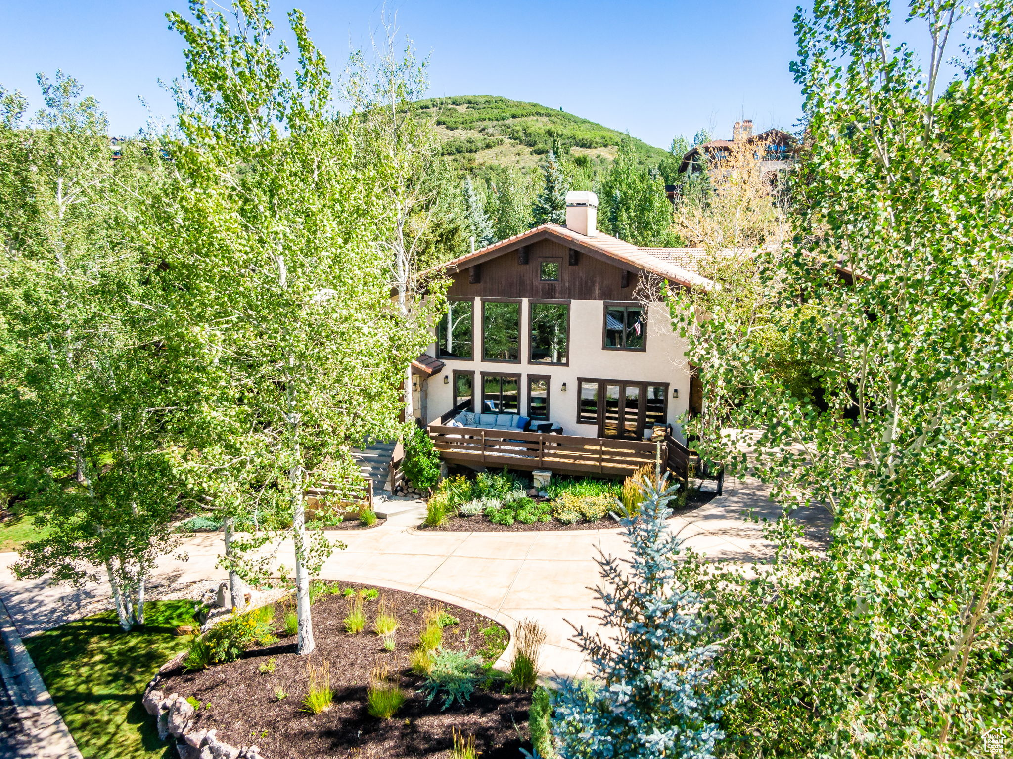 2540 QUEEN ESTHER DR
