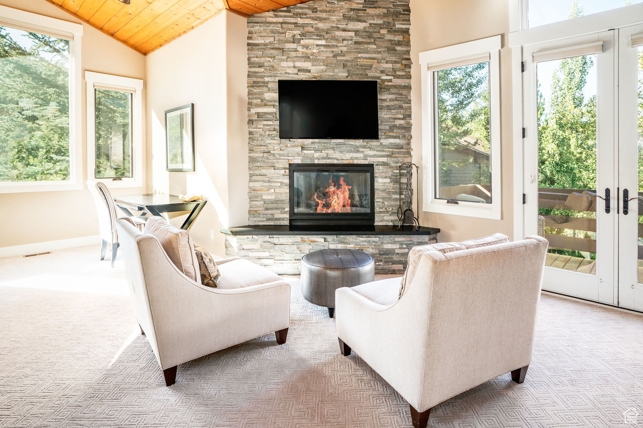 2540 QUEEN ESTHER DR
