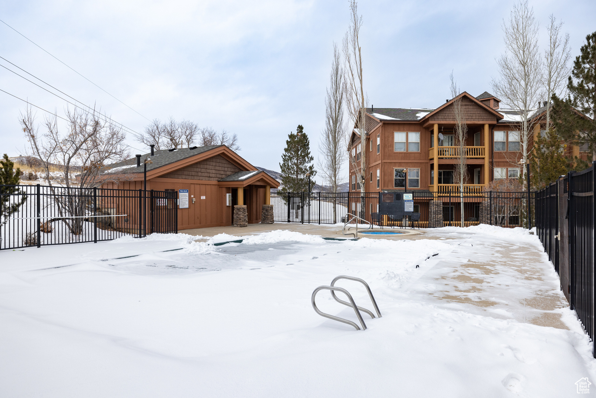 1729 W FOX BAY DR #J103