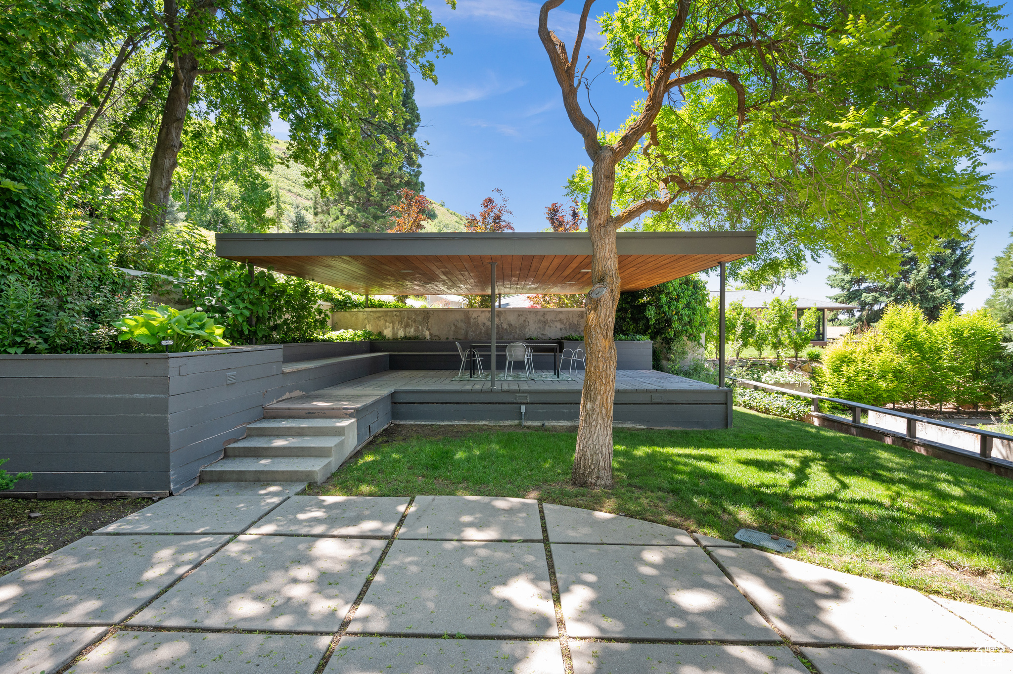 2990 E SHERWOOD DR