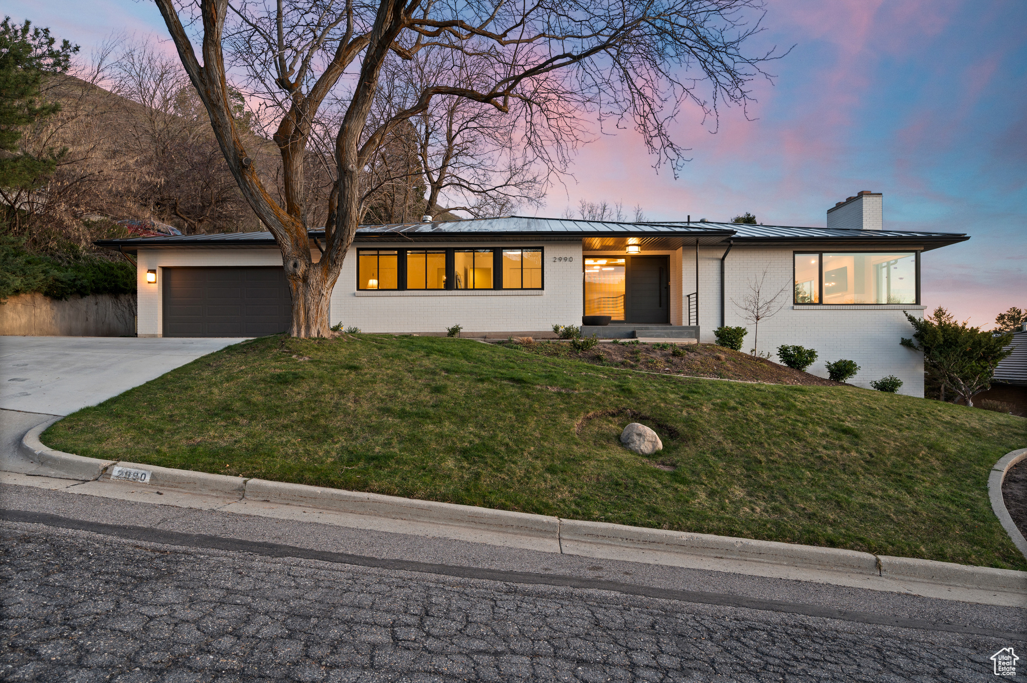 2990 E SHERWOOD DR