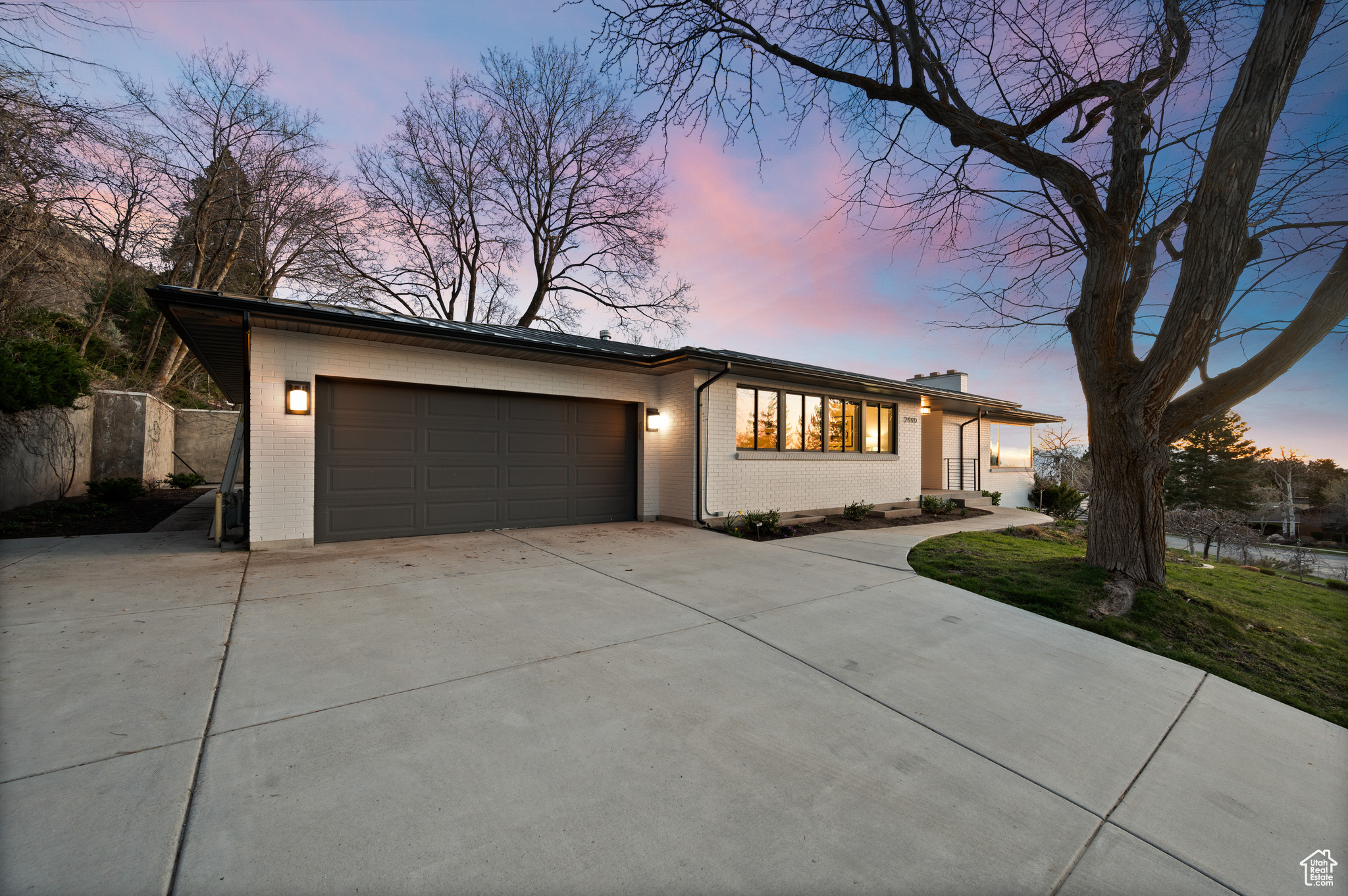 2990 E SHERWOOD DR