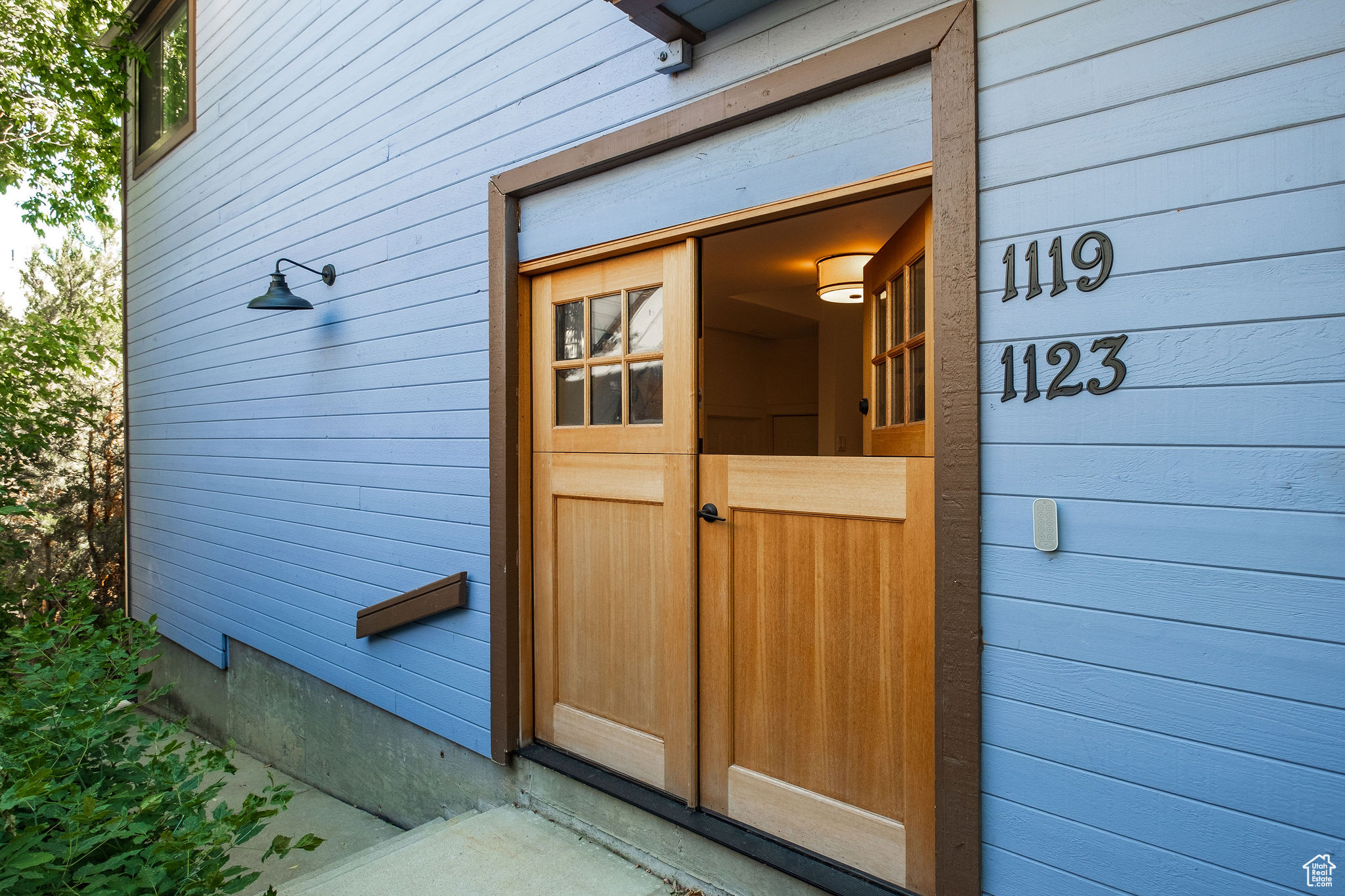 1119 WOODSIDE AVE
