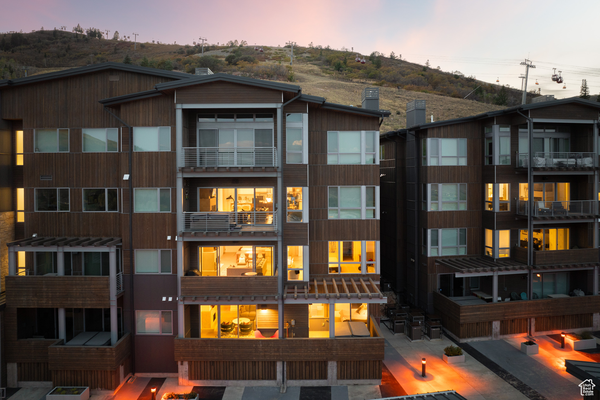 2752 W HIGH MOUNTAIN RD #208