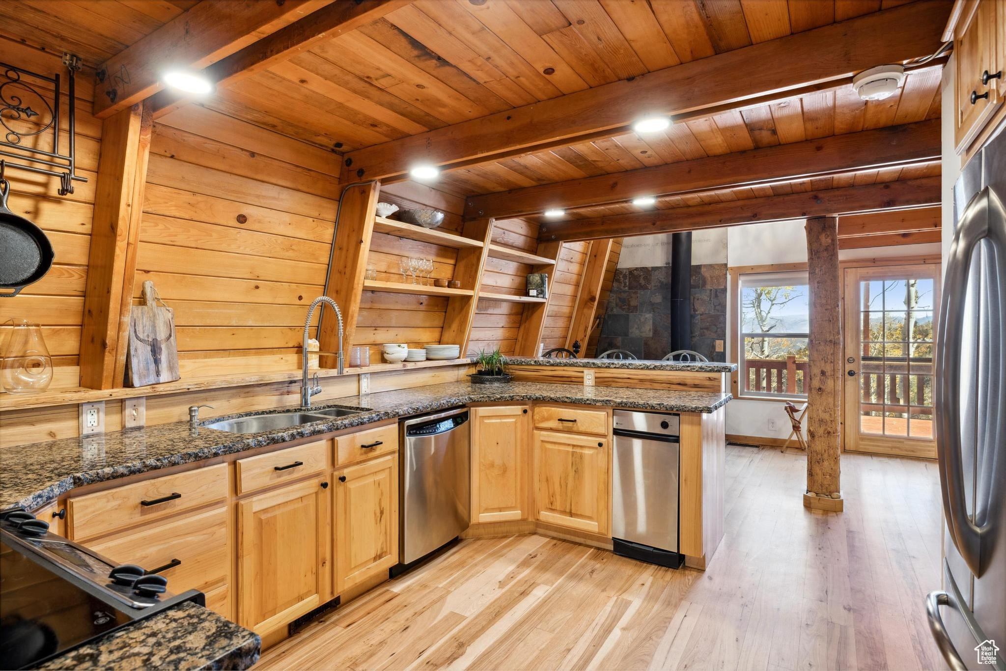 2112 PINE MEADOW DR