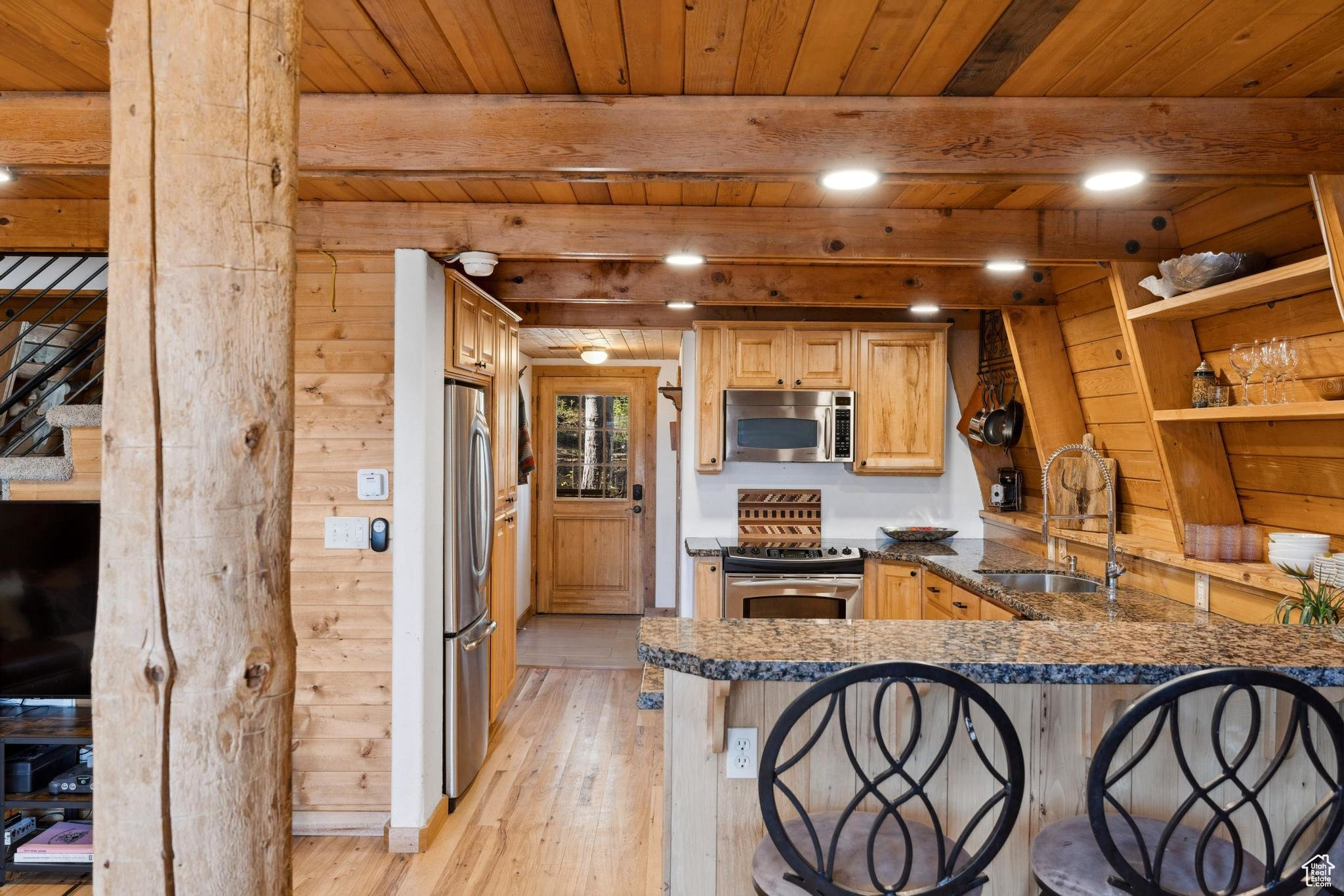 2112 PINE MEADOW DR