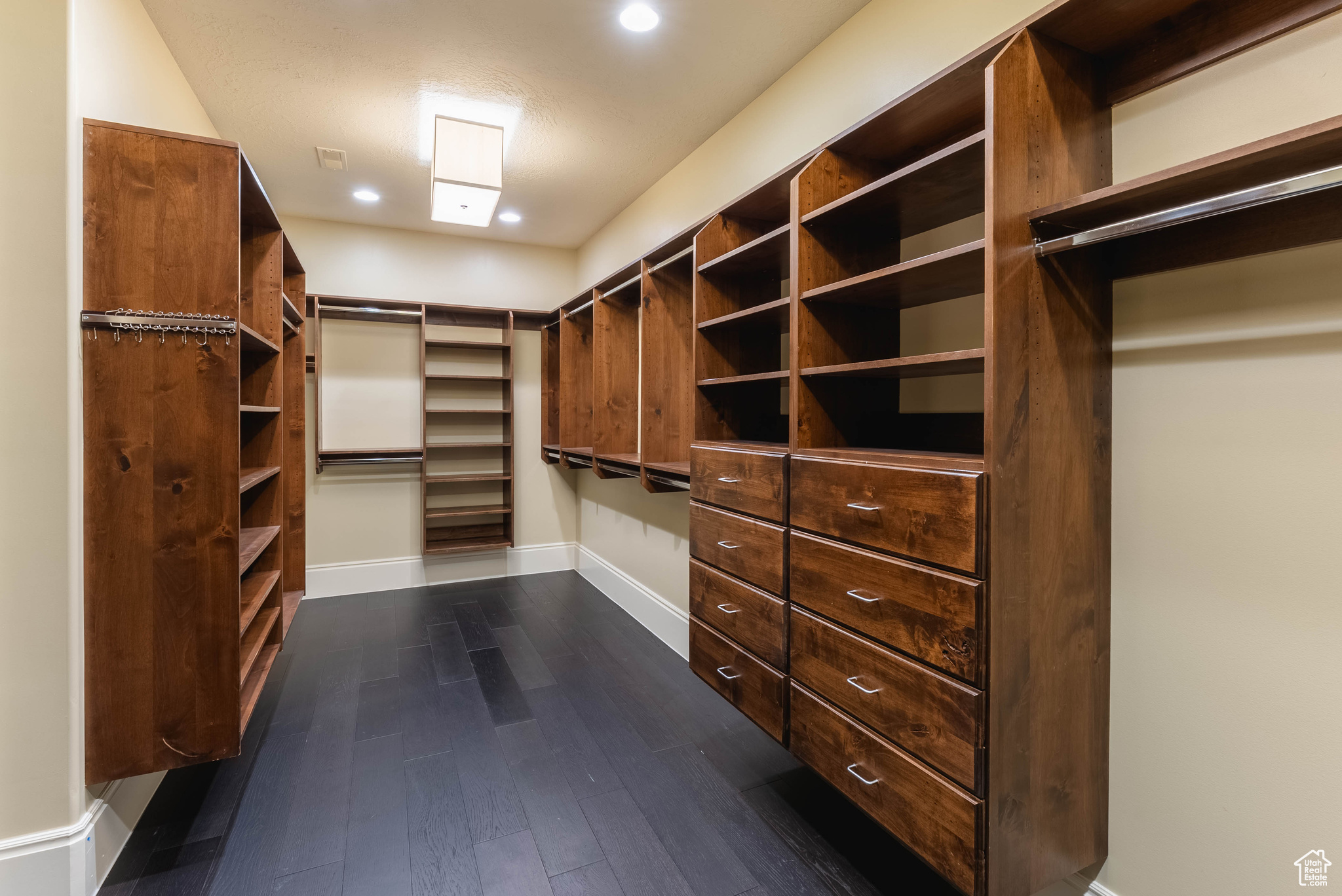 11 BENTBROOK LN