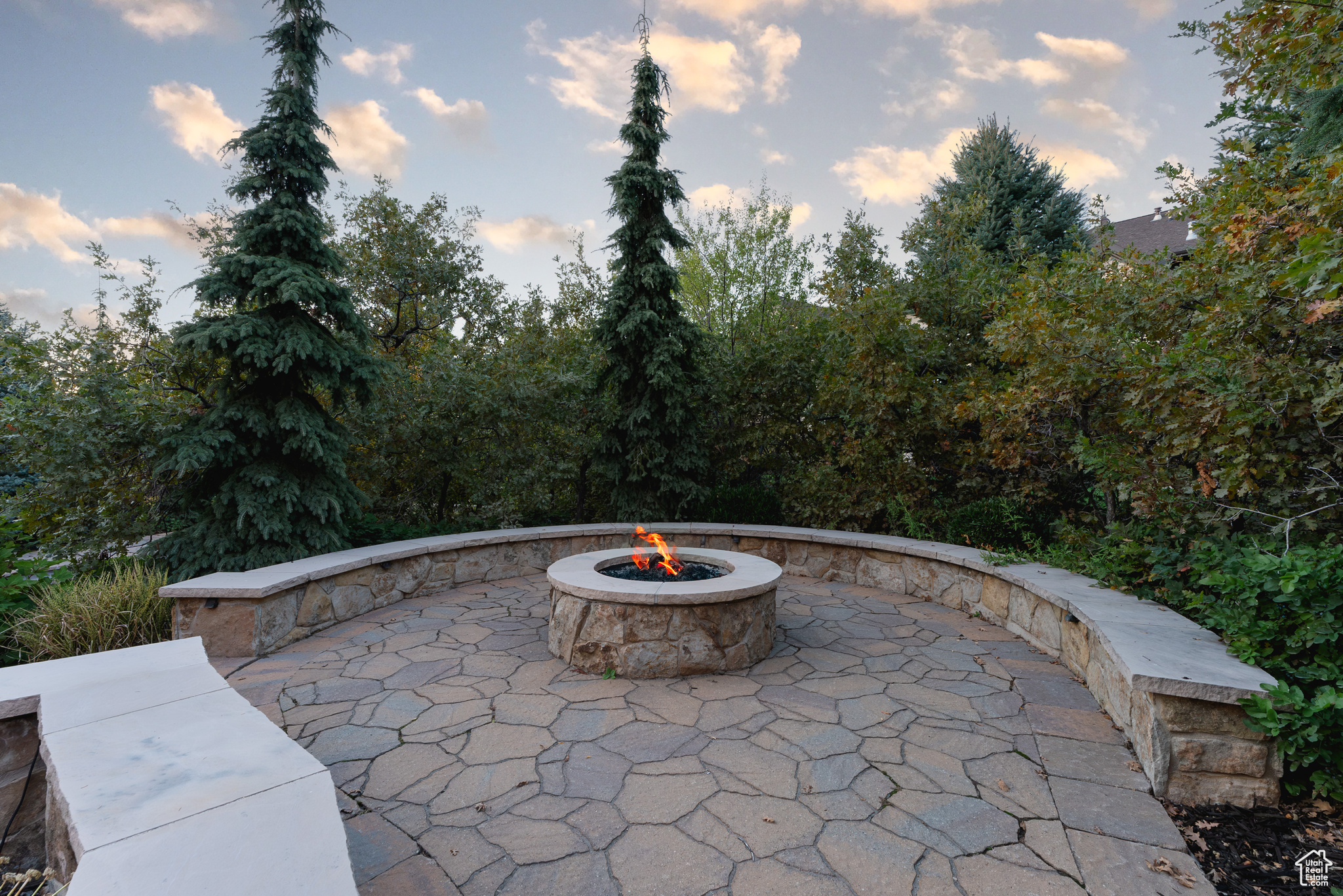 11 BENTBROOK LN