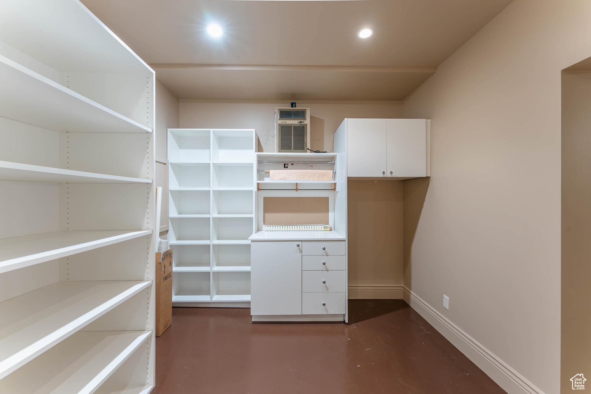 11 BENTBROOK LN