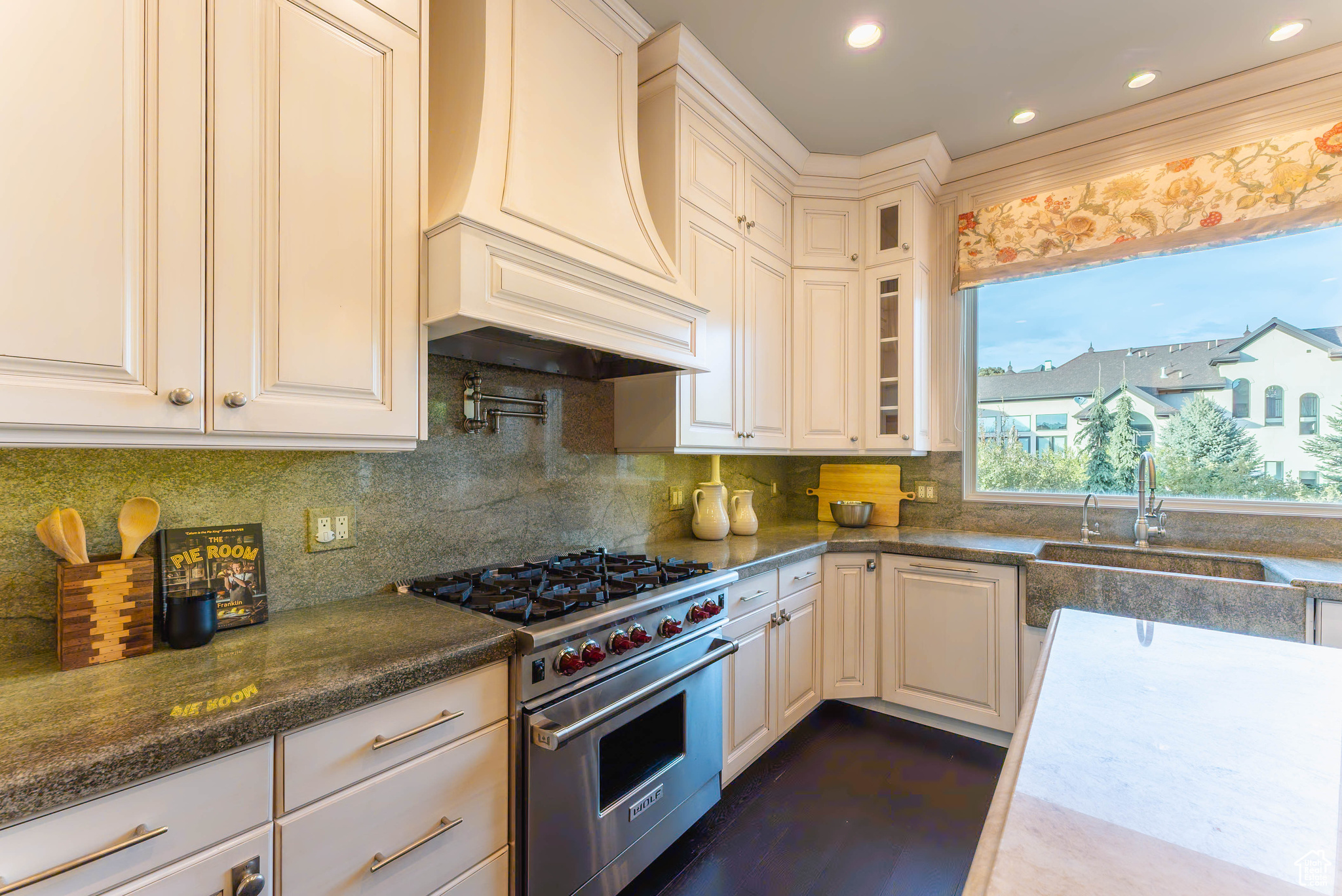 11 BENTBROOK LN