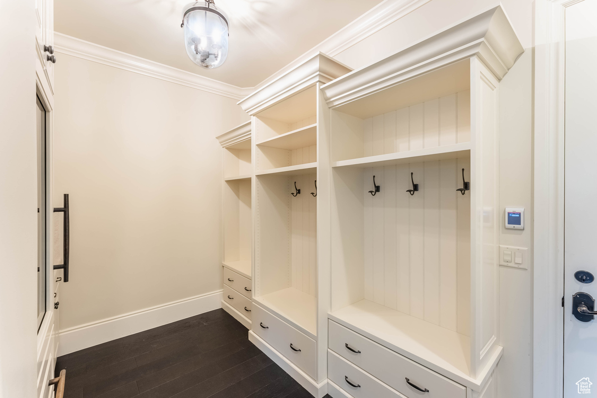 11 BENTBROOK LN