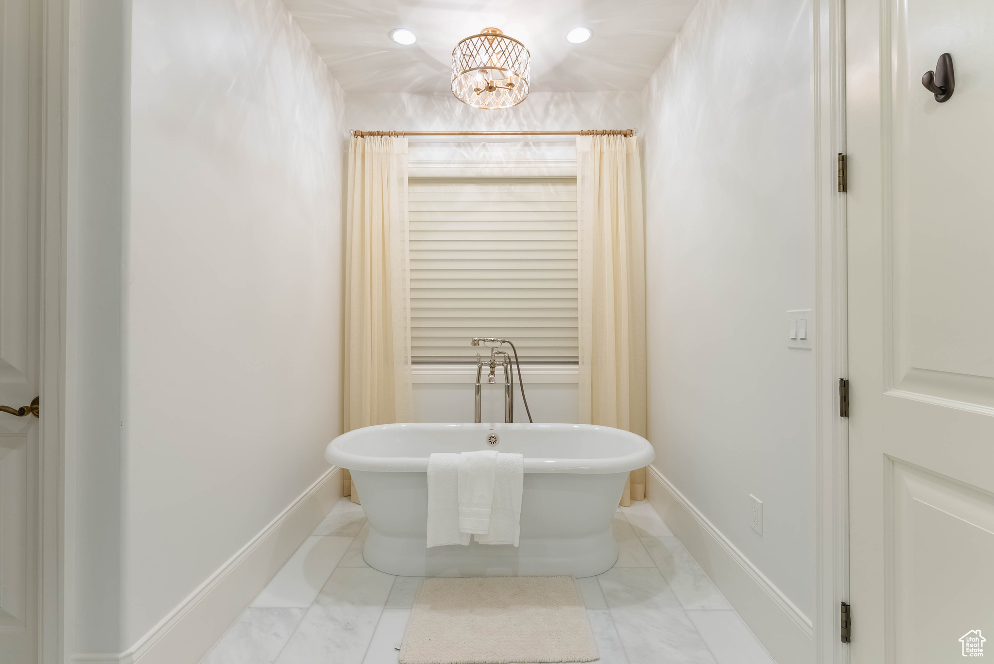 11 BENTBROOK LN