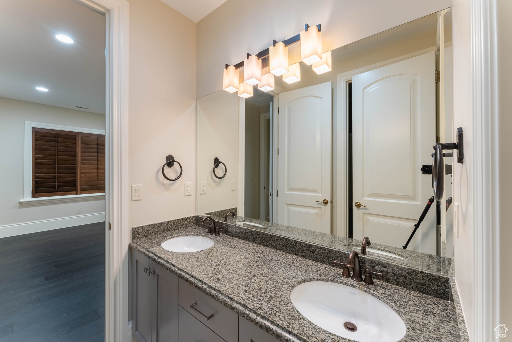 11 BENTBROOK LN