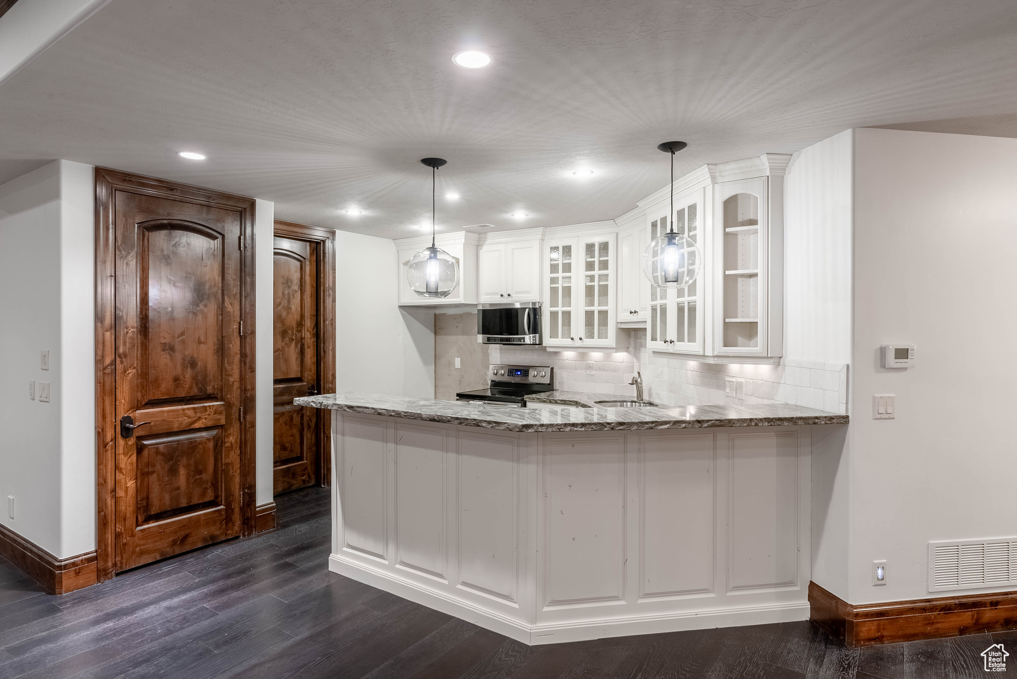 11 BENTBROOK LN