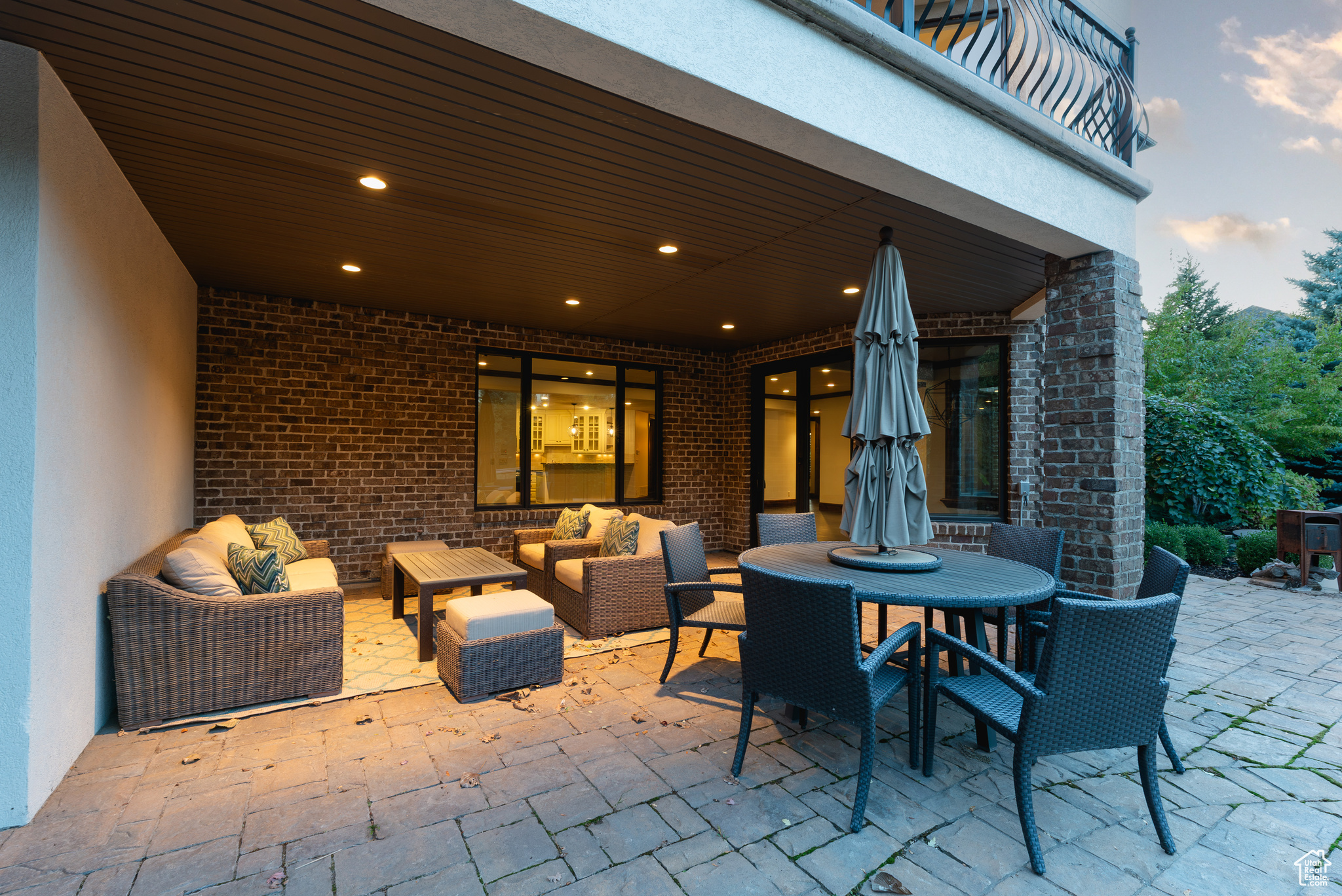 11 BENTBROOK LN