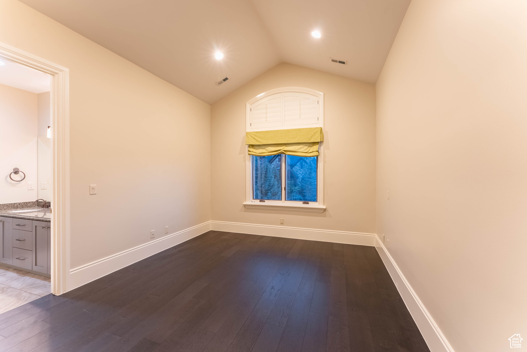 11 BENTBROOK LN