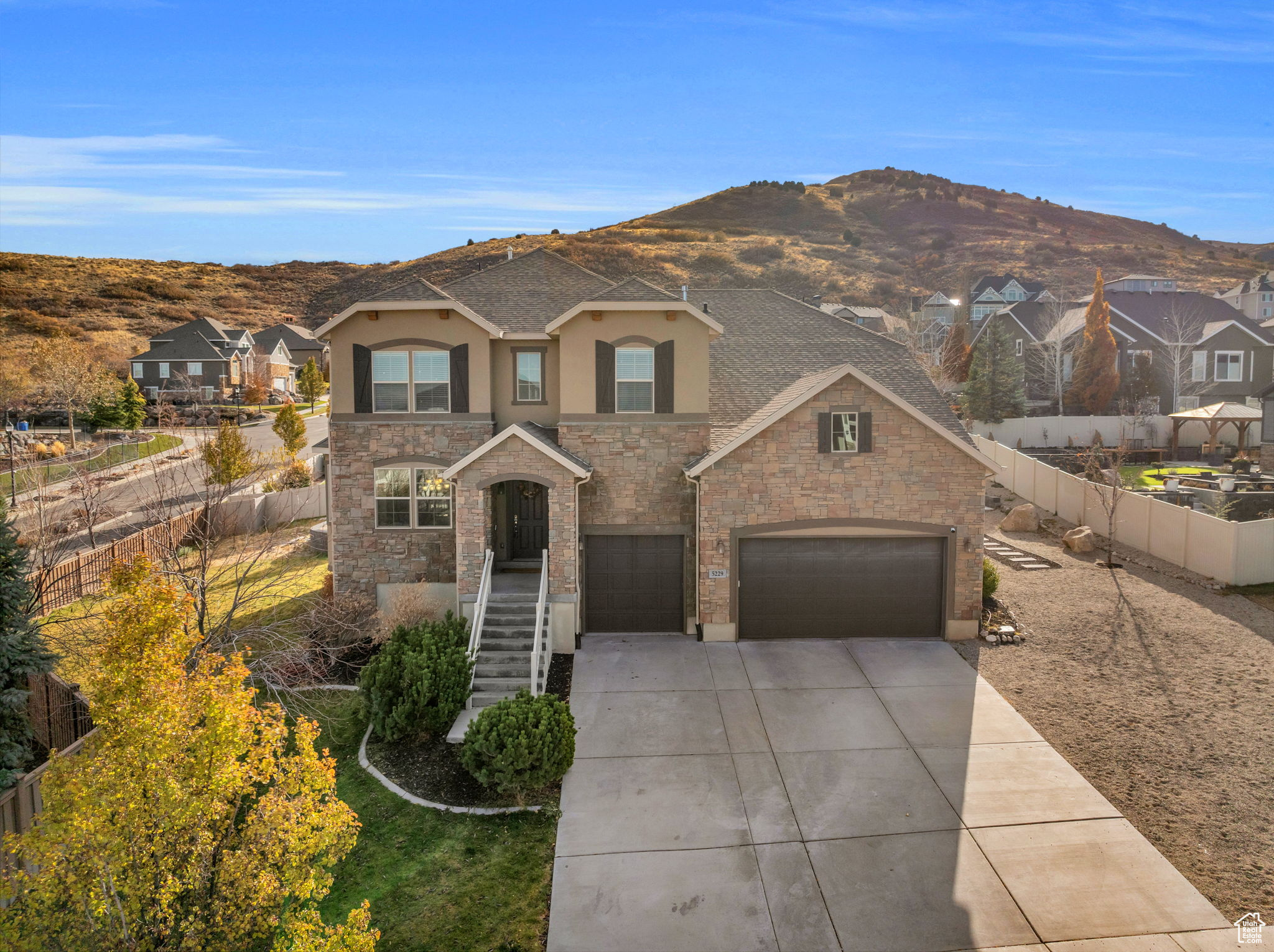 5229 W AMBERMONT DR