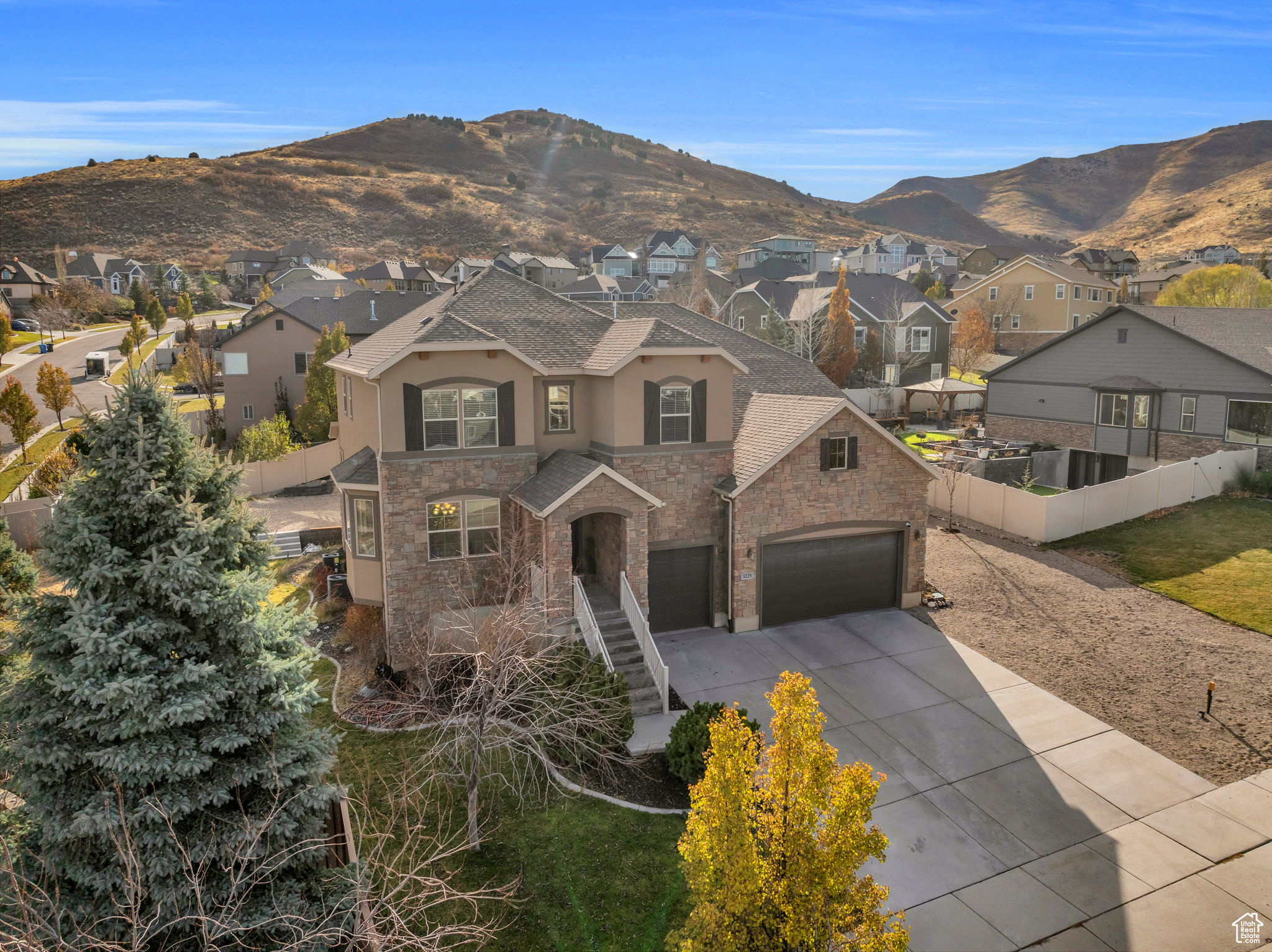 5229 W AMBERMONT DR