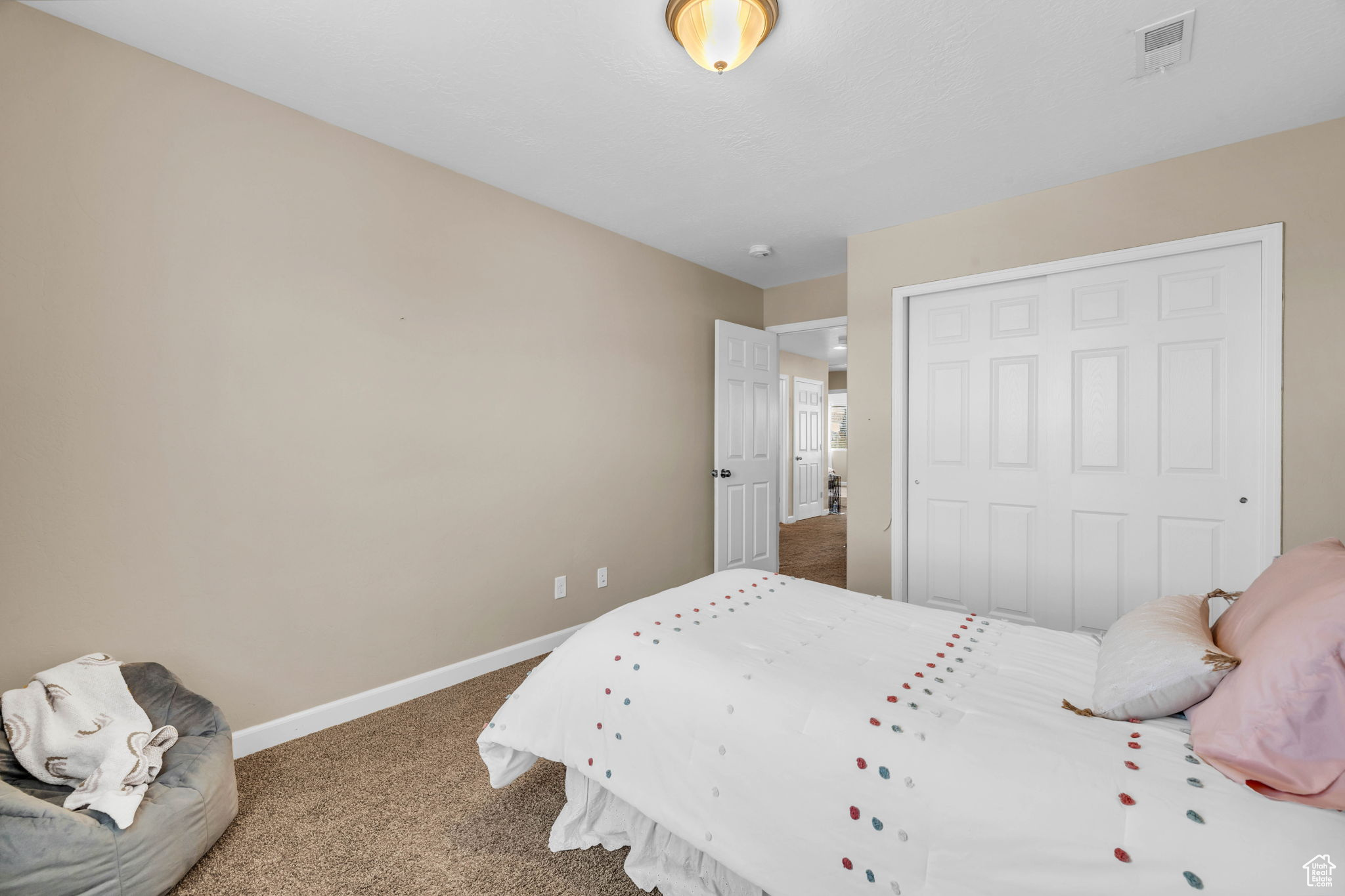 5229 W AMBERMONT DR