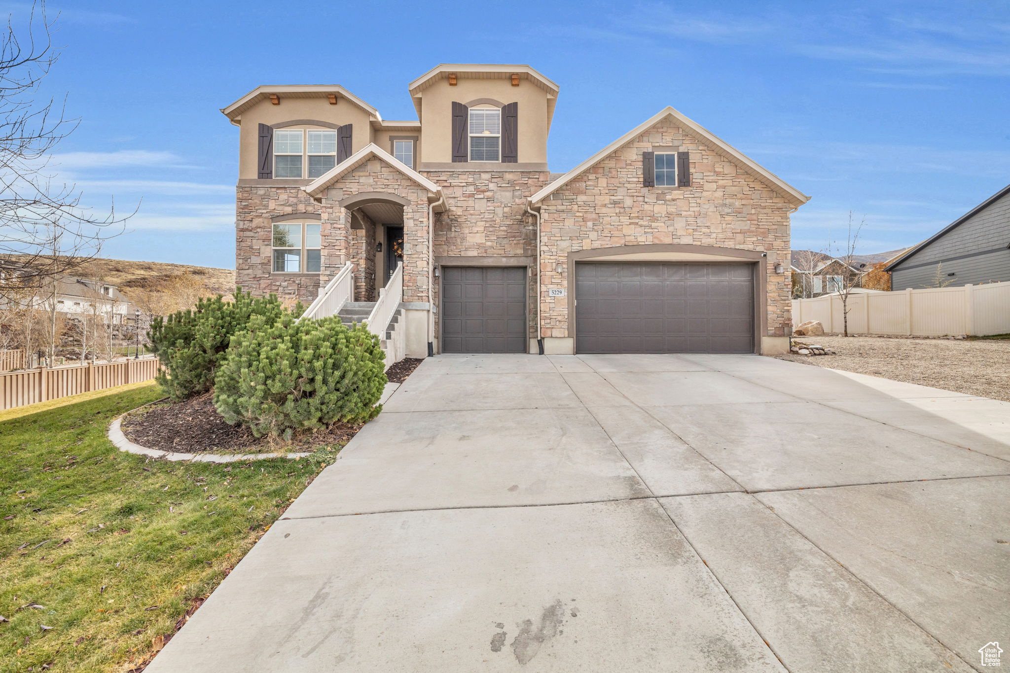 5229 W AMBERMONT DR