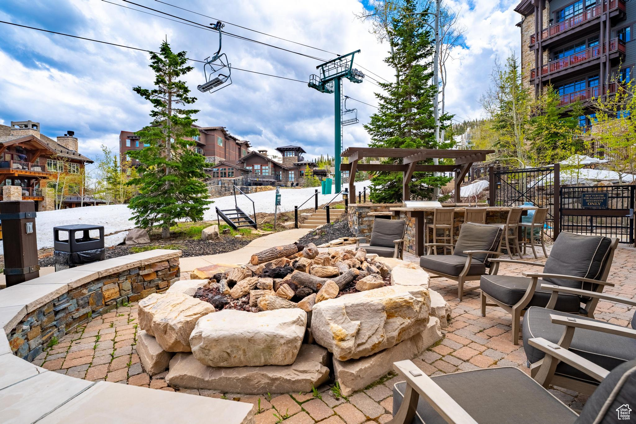 8894 EMPIRE CLUB DR #605