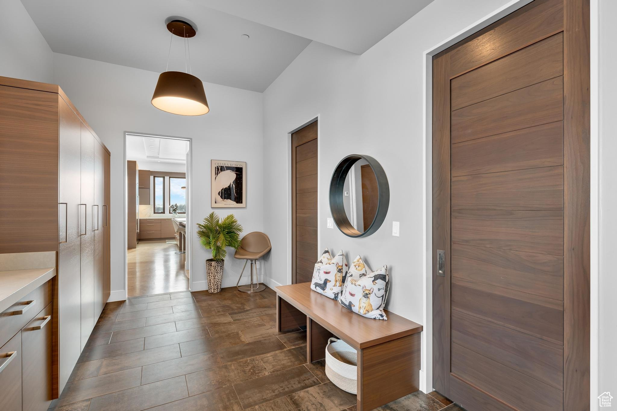1163 W RED FOX RD
