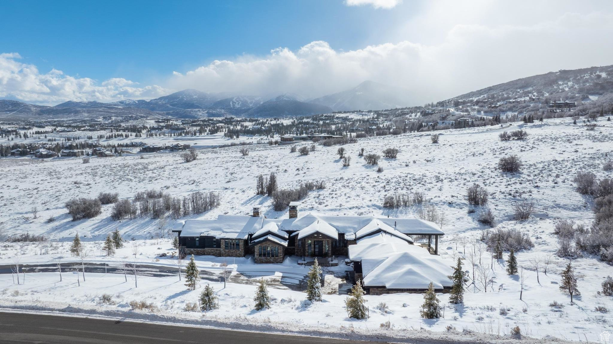 1163 W RED FOX RD