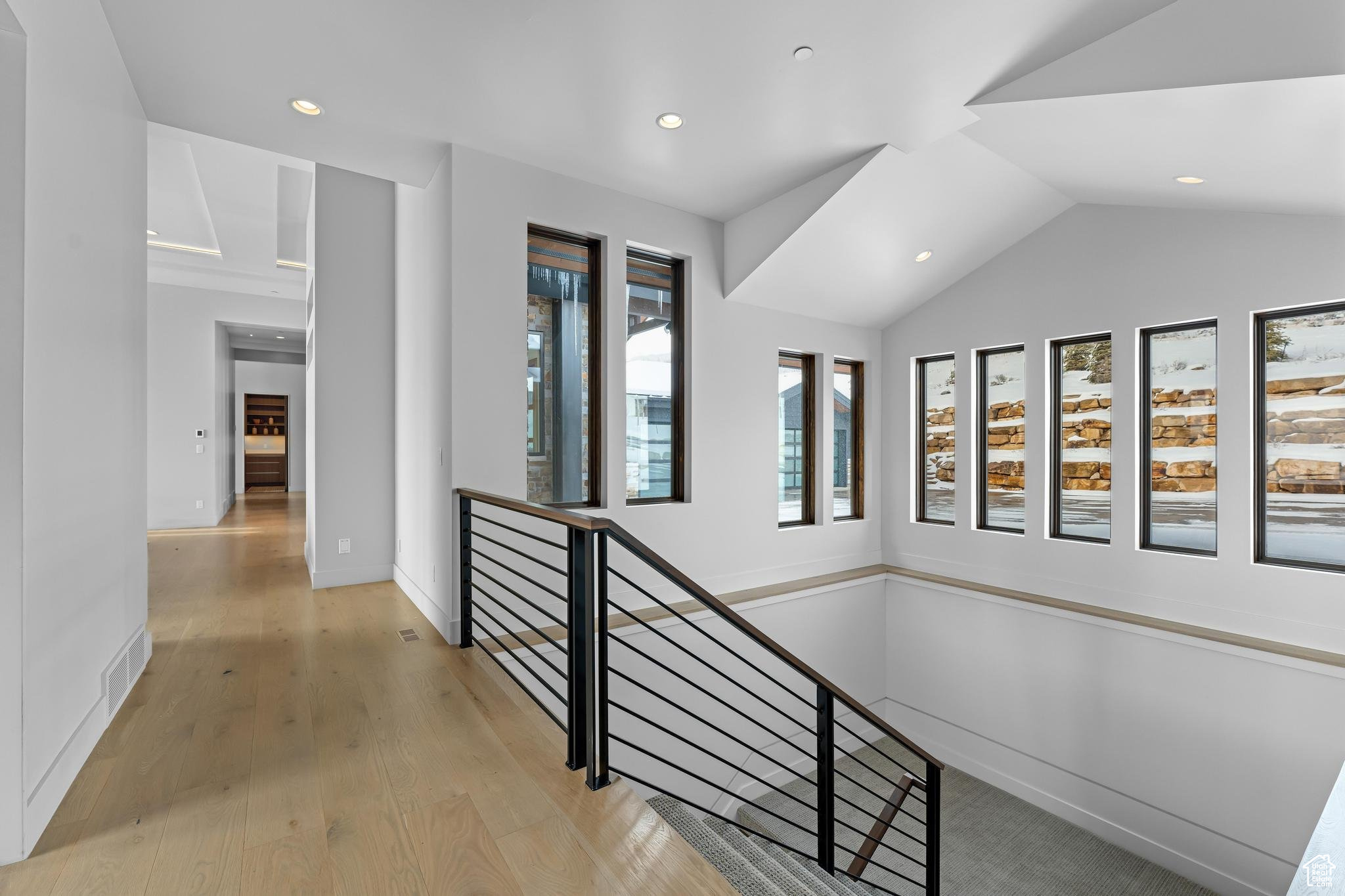 1163 W RED FOX RD
