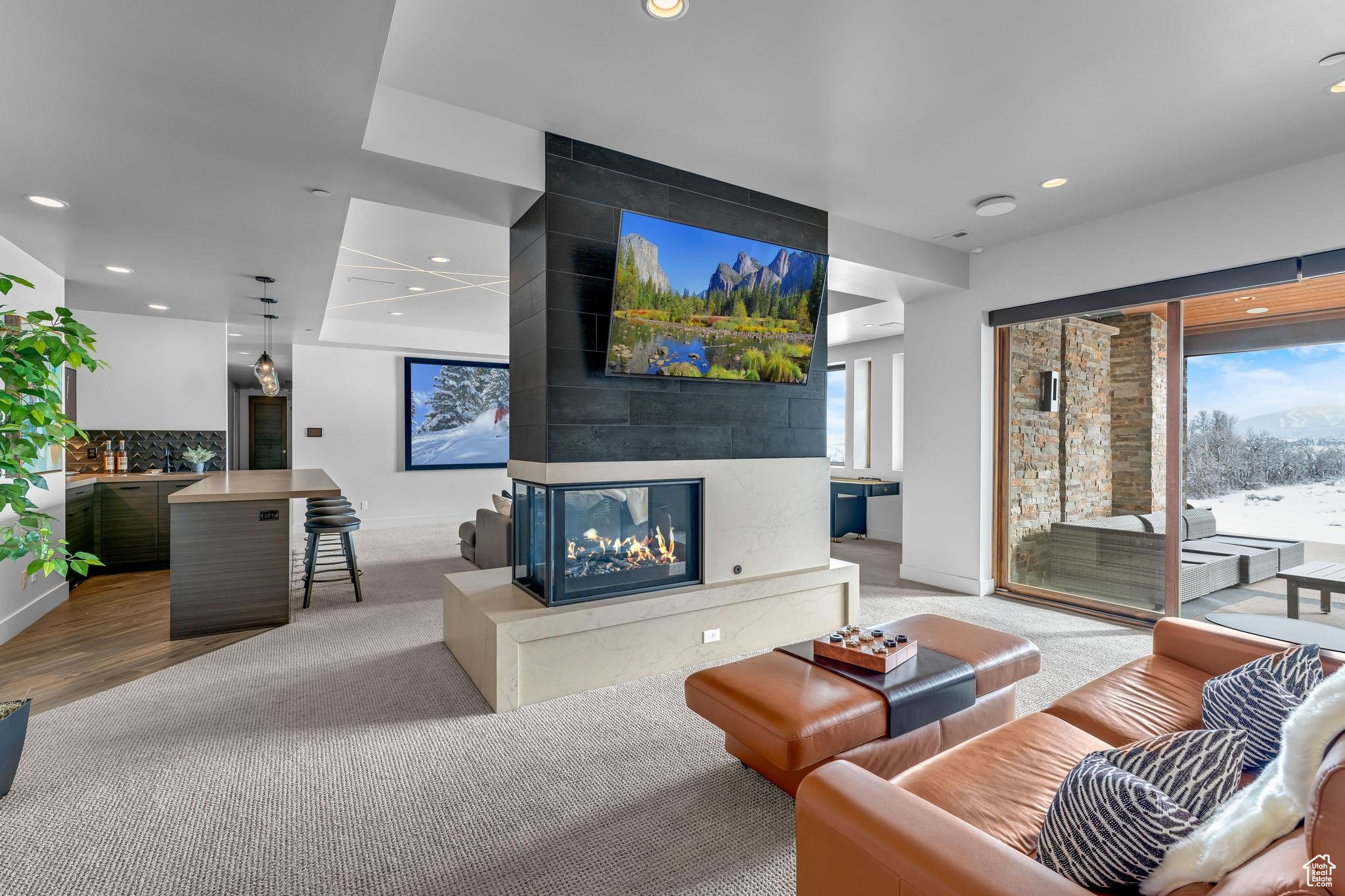 1163 W RED FOX RD
