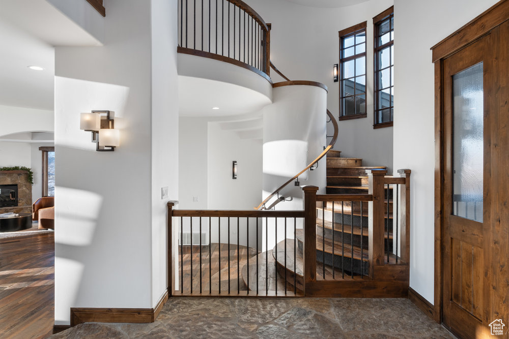 5985 MOUNTAIN RANCH DR