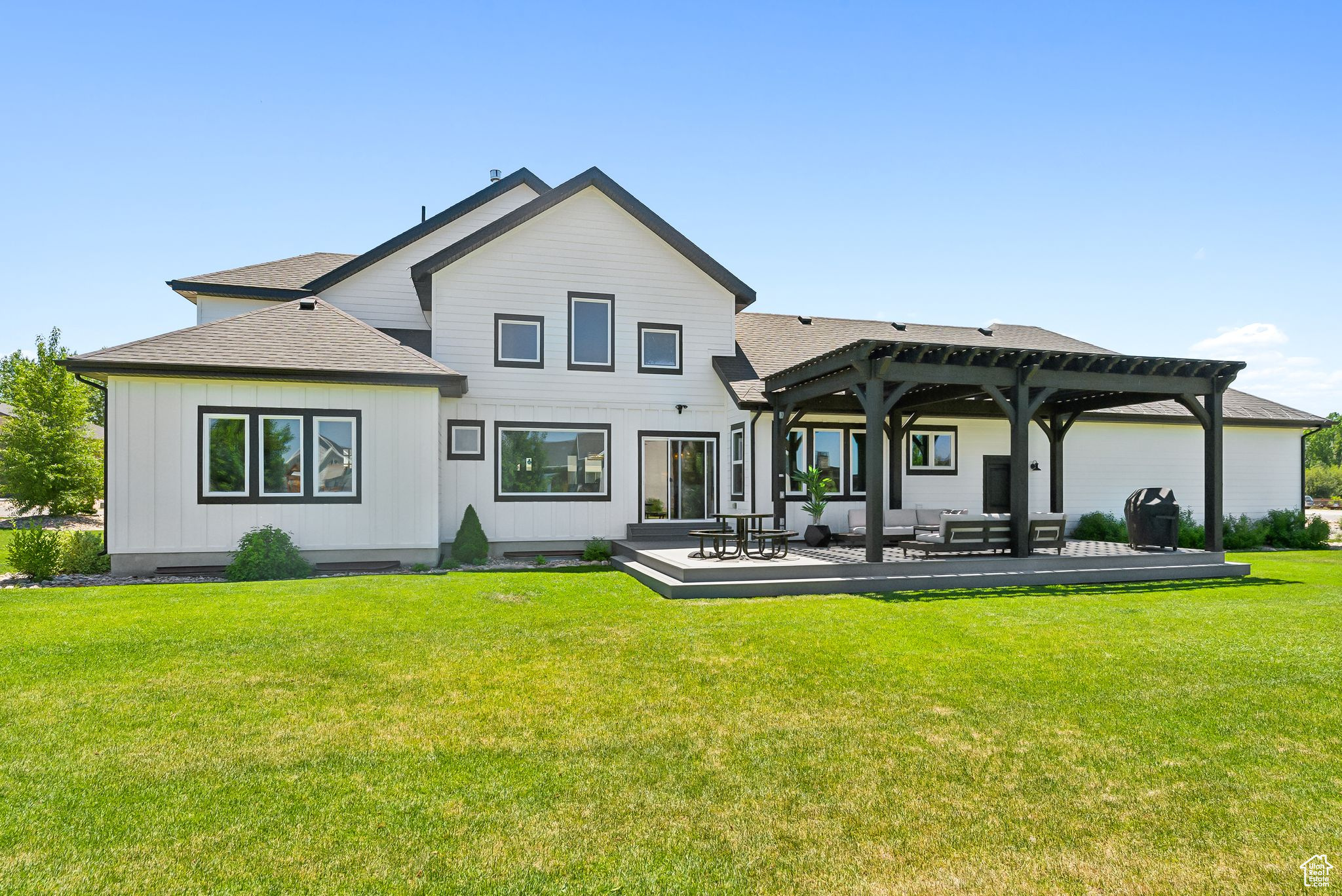 1501 BIRCH WAY